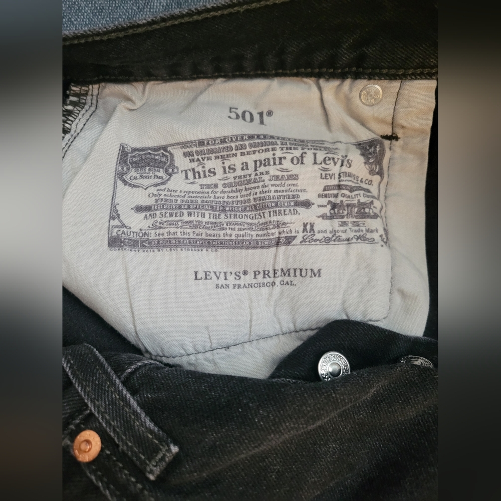 Levi's Jean Shorts With Frayed Edge - Picture 10 of 11